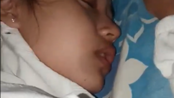 Pura Pura Tidur Tapi Mendesah Keenakan