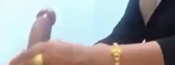 Pesona Tante Penjaga Warung Madura